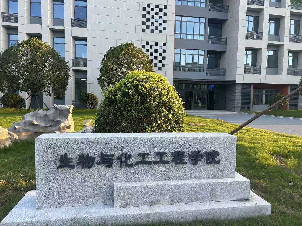 奎文区扬州职业大学体育场高杆灯项目